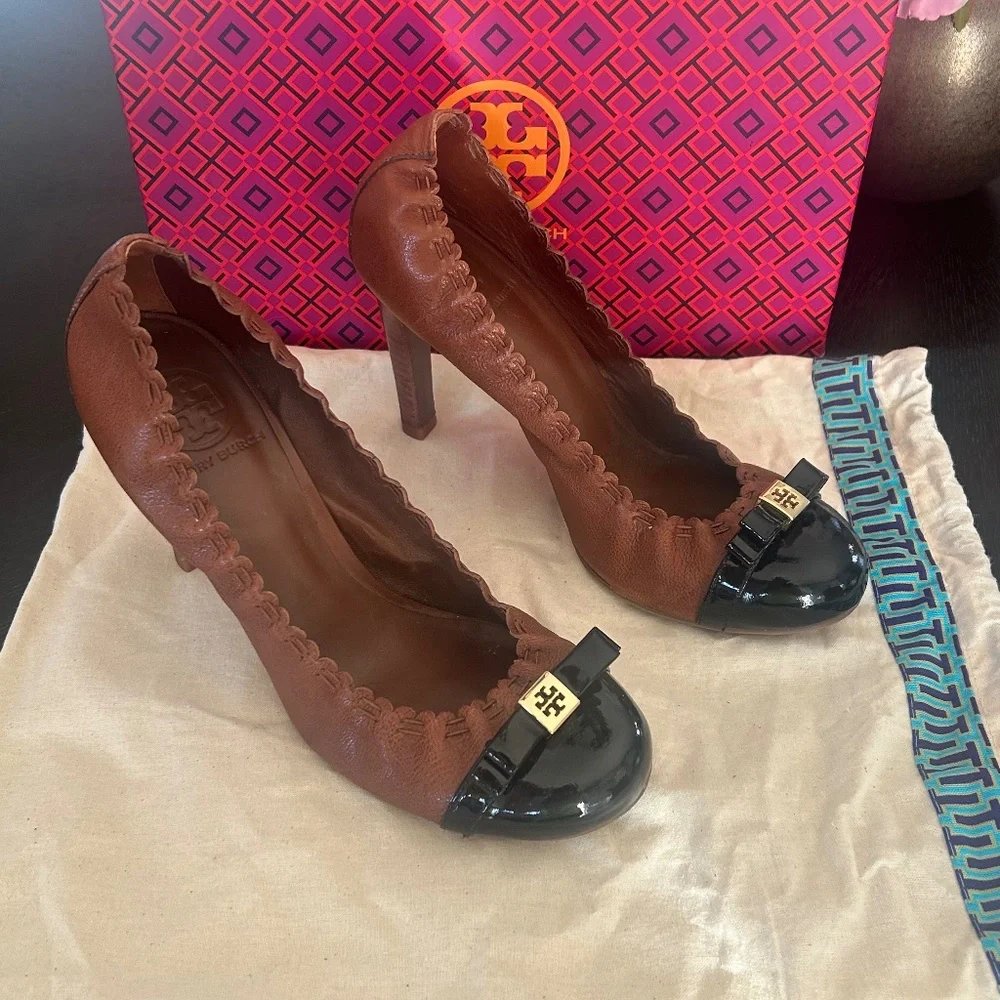 Classy Cognac Leather Bow Patent Toe Pumps Size 8